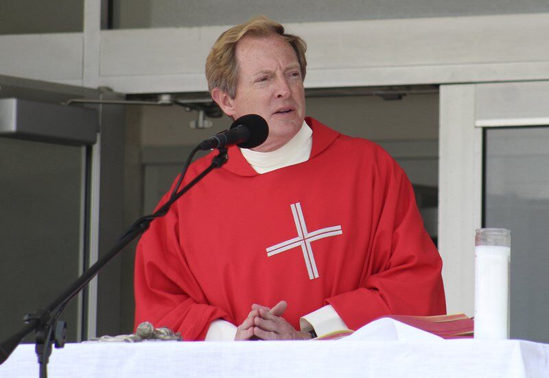 Parish celebrates Mass in former Sears parking lot